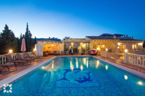Villa Airlie by Abahana Villas